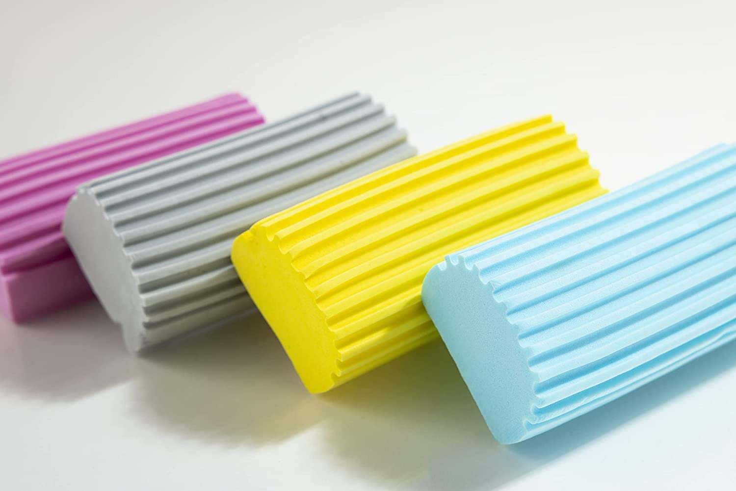 Damp Duster, Magical Dust Cleaning Sponge, Duster for Cleaning Venetian & Wooden Blinds, Vents, Radiators, Skirting Boards, Mirrors and Cobwebs, Traps Dust, Grey