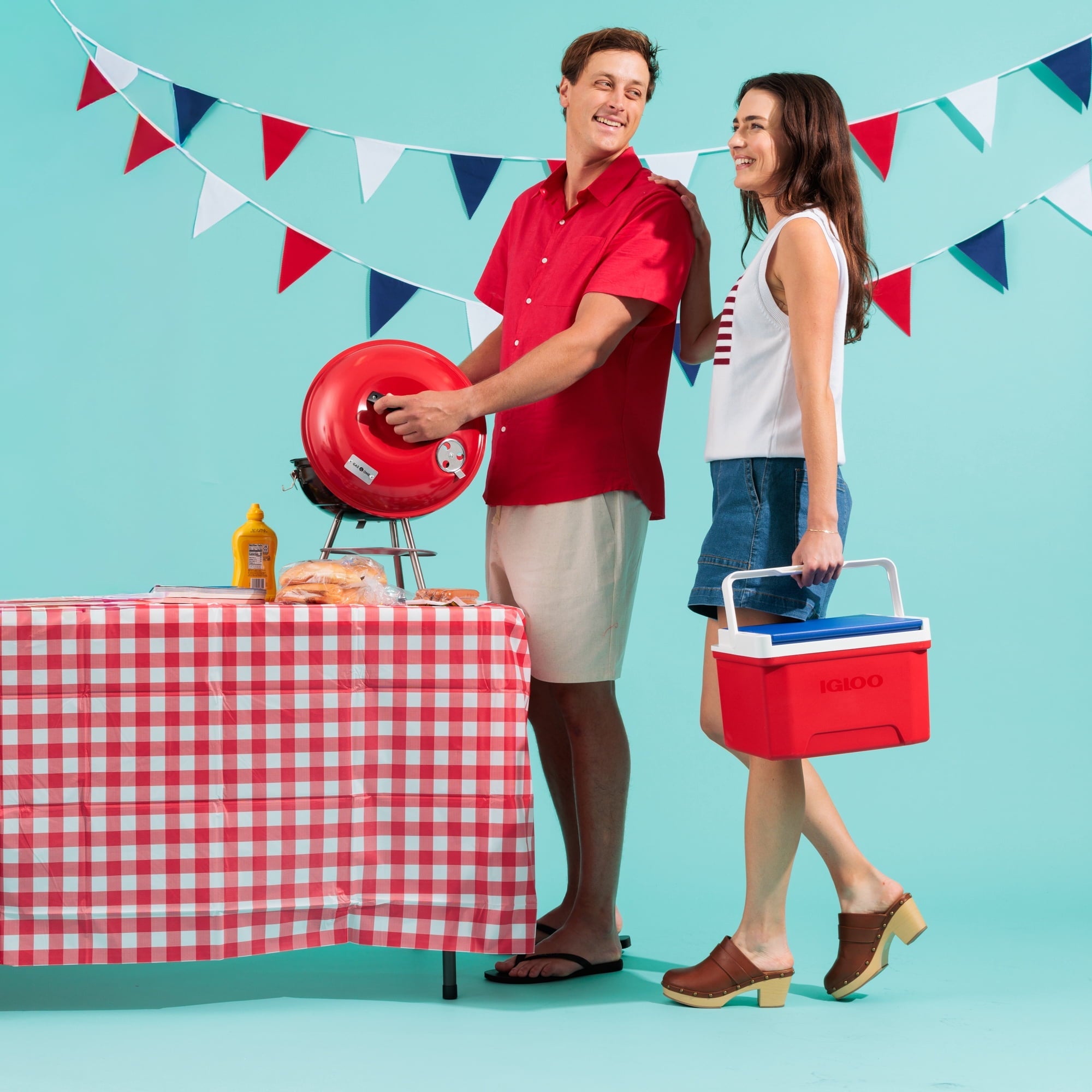 9 QT Laguna Ice Chest Cooler, Blue Red and White
