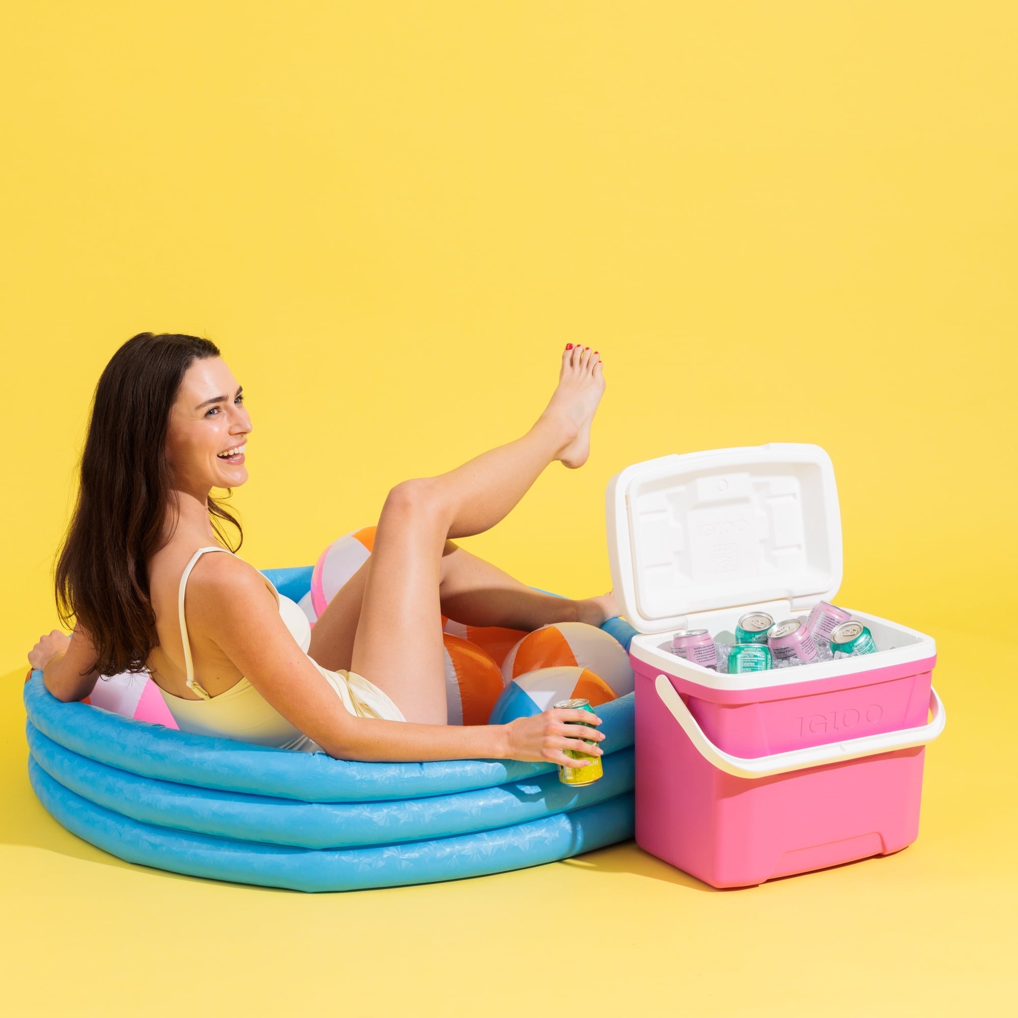28 QT Laguna Hard-Sided Ice Chest Cooler, Aqua Blue and White